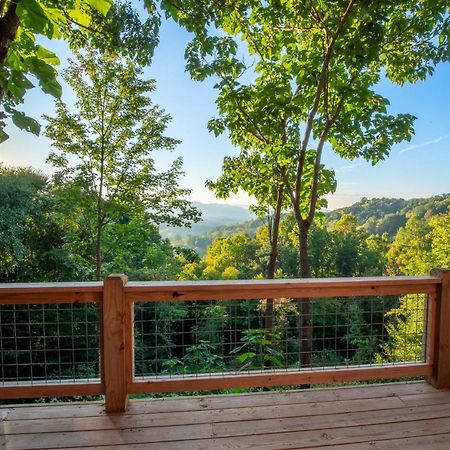 Stunning 2Br Cabin With Mountain Views Waynesville Buitenkant foto