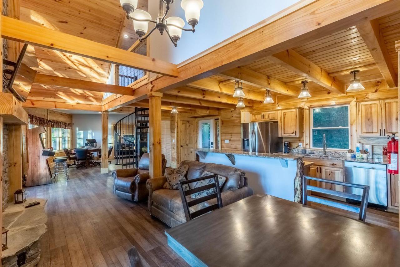 Stunning 2Br Cabin With Mountain Views Waynesville Buitenkant foto
