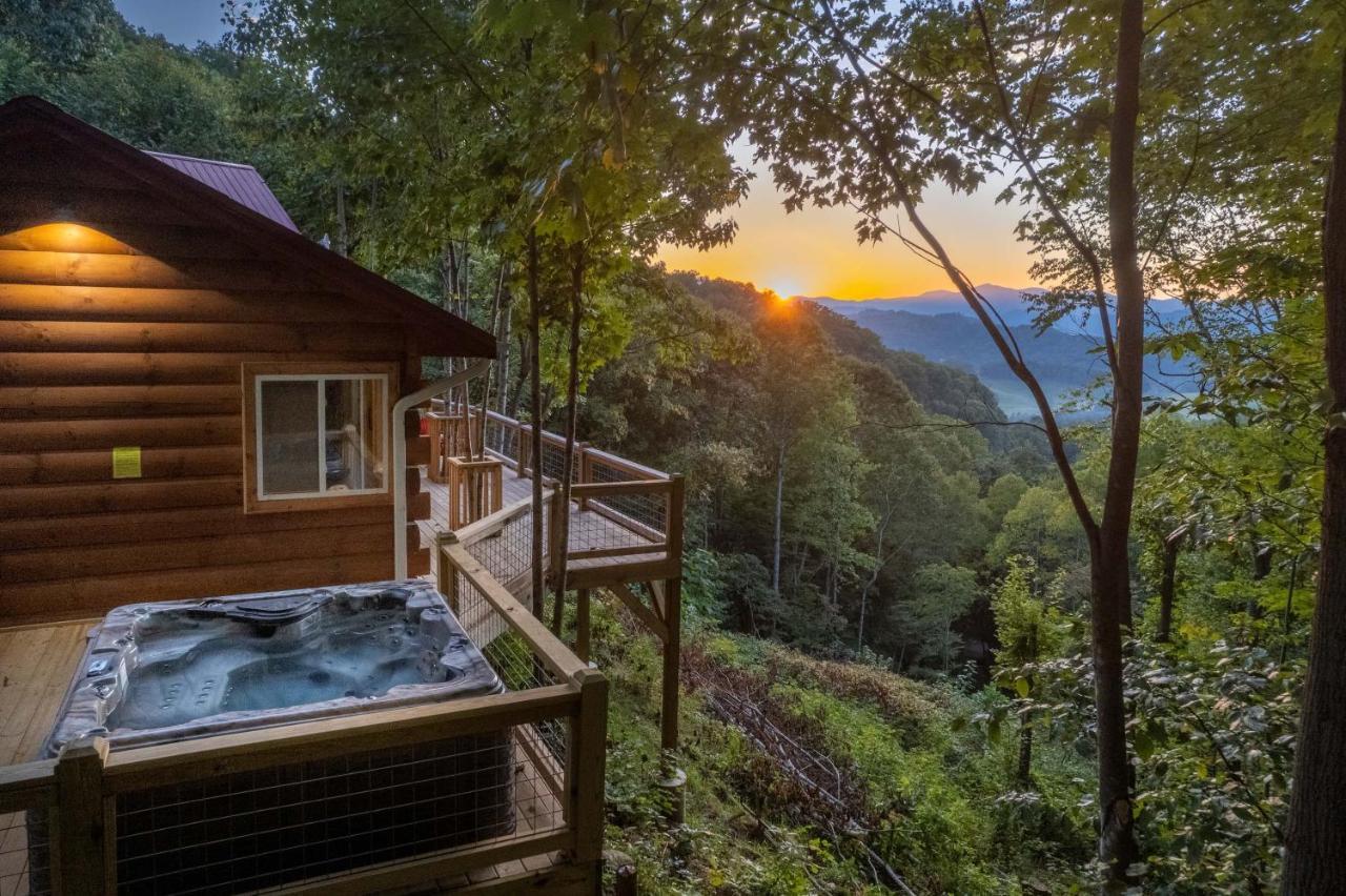 Stunning 2Br Cabin With Mountain Views Waynesville Buitenkant foto