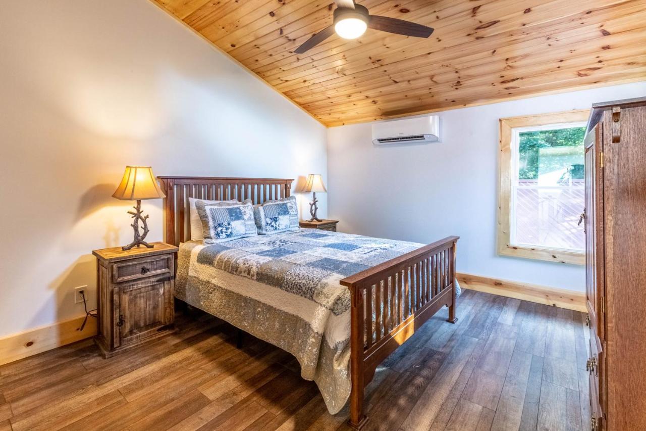 Stunning 2Br Cabin With Mountain Views Waynesville Buitenkant foto