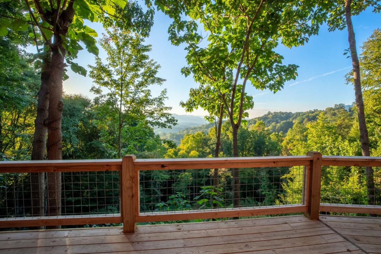 Stunning 2Br Cabin With Mountain Views Waynesville Buitenkant foto