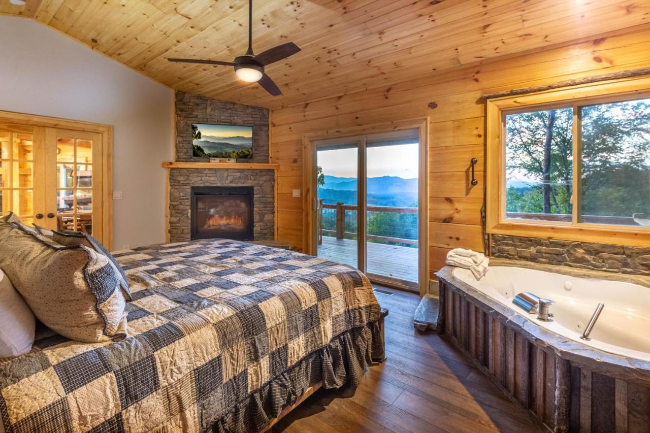 Stunning 2Br Cabin With Mountain Views Waynesville Buitenkant foto