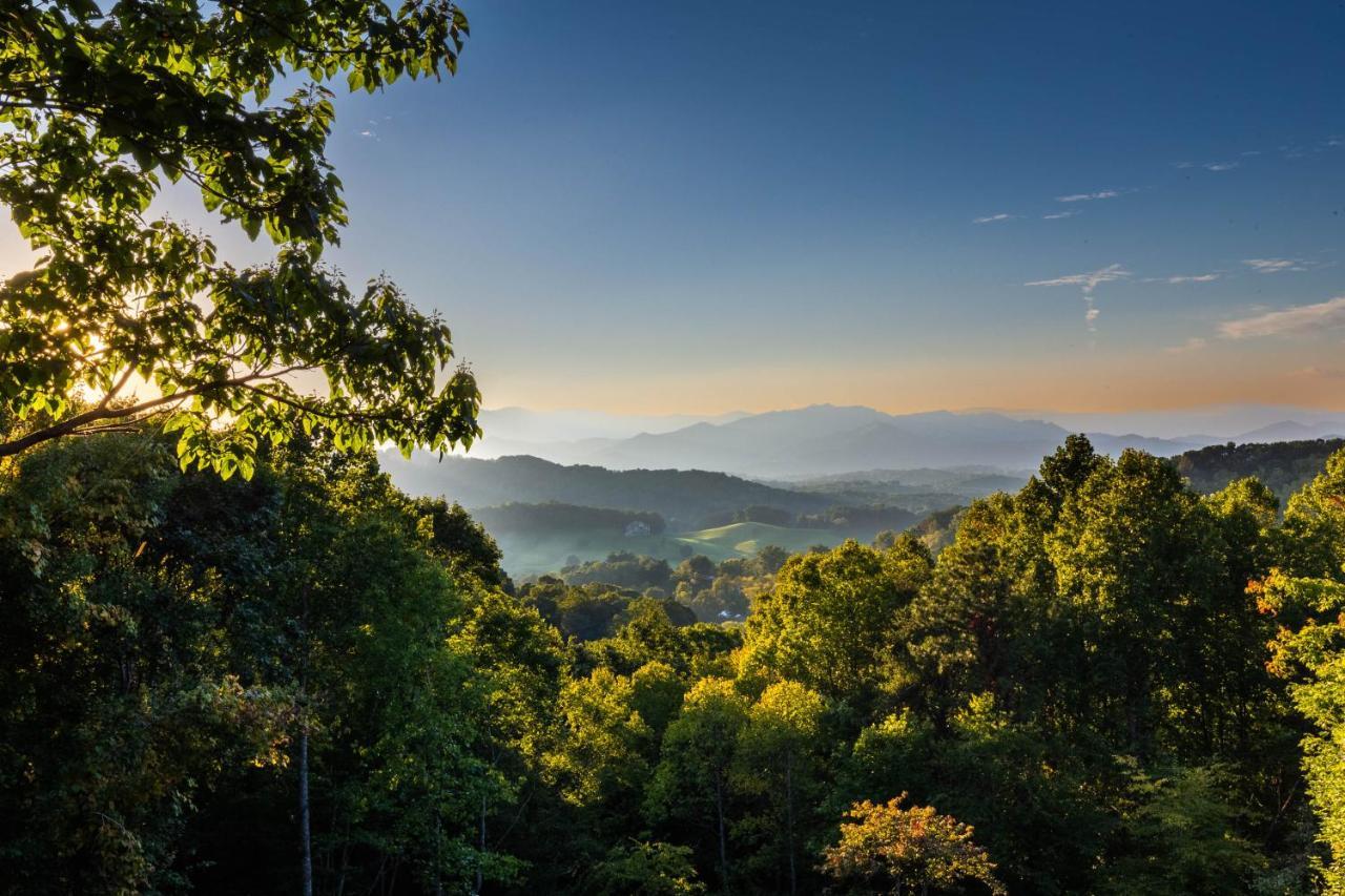 Stunning 2Br Cabin With Mountain Views Waynesville Buitenkant foto