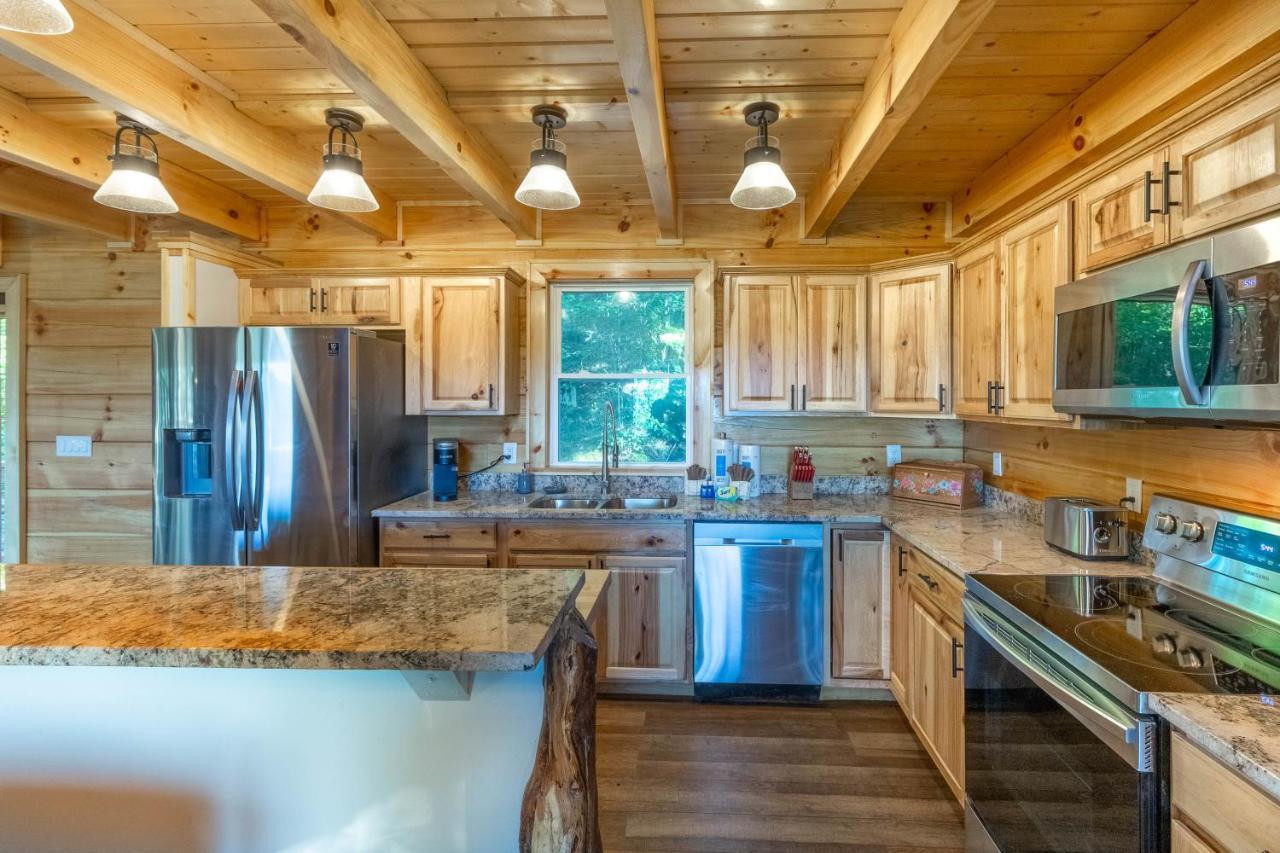 Stunning 2Br Cabin With Mountain Views Waynesville Buitenkant foto