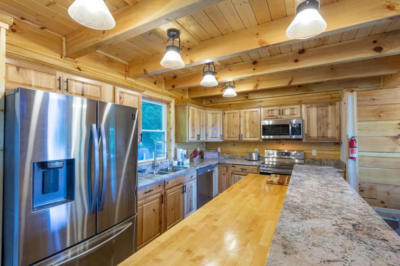 Stunning 2Br Cabin With Mountain Views Waynesville Buitenkant foto